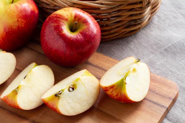 Apple properties, benefits and recipes