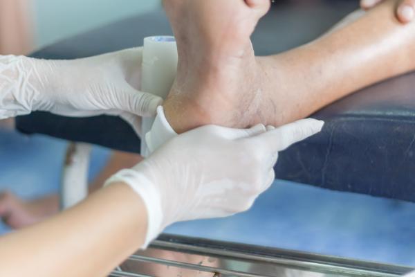 How to heal a nail wound on the foot