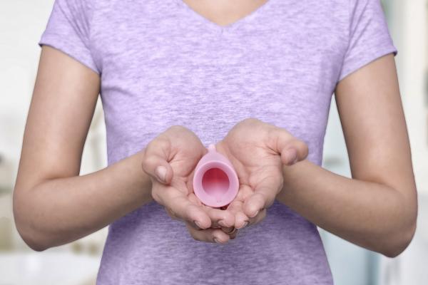 How to remove the menstrual cup without pain