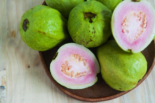 Guava properties, benefits and contraindications